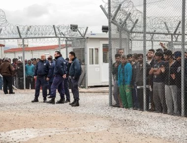 Απόφαση-σταθμός από την ΕΛΜΕ Λέσβου: Μπορούν να χρησιμοποιούν τη λέξη λαθρομετανάστης οι εκπαιδευτικοί του νησιού